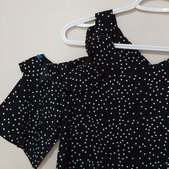 Shouldet Cut-out frilled blouse - Picture 2 of 6